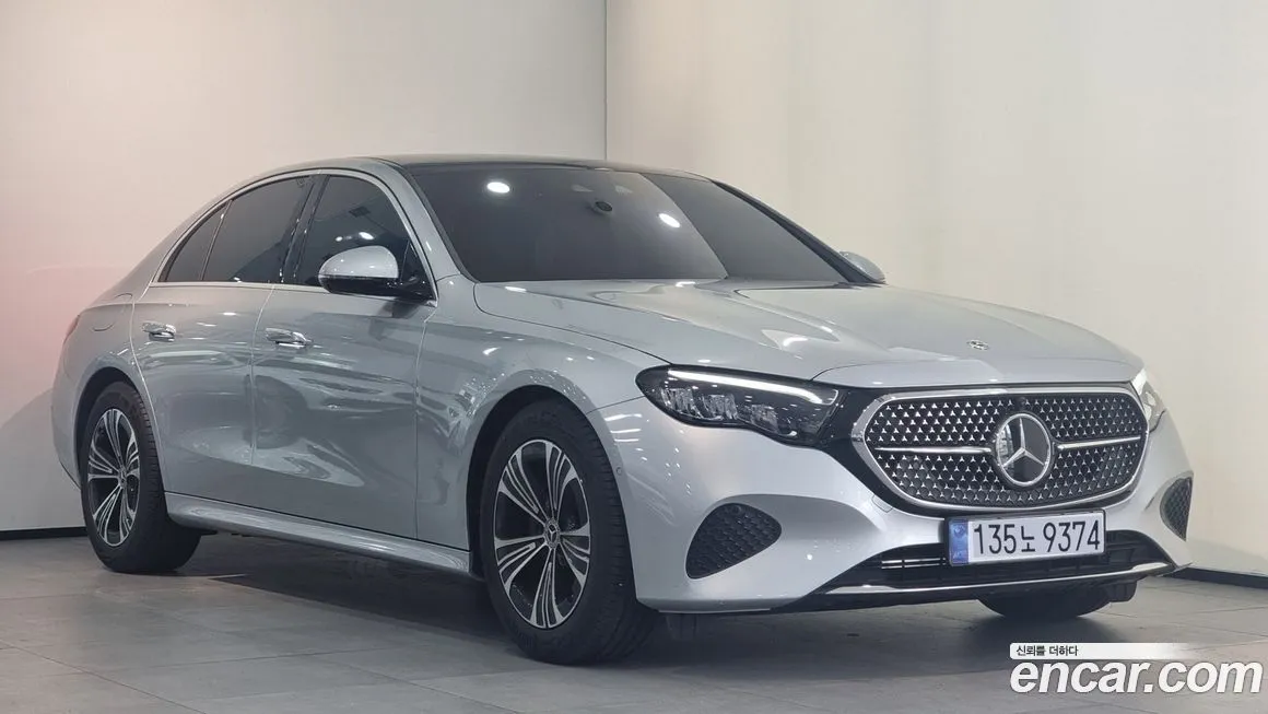 Mercedes-Benz E-Class — фото 1