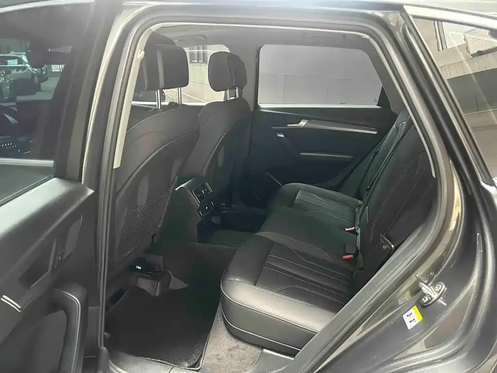 Audi Q5L 2022 из CN, фото 2
