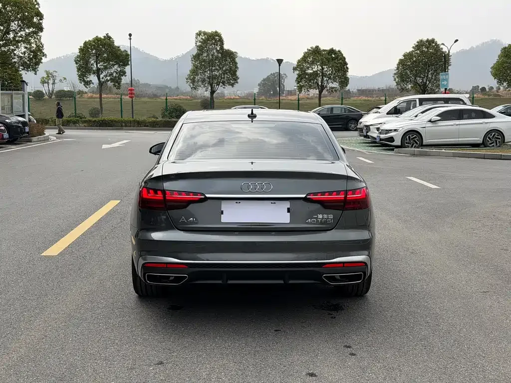 Audi A4L 2021 из CN, фото 7