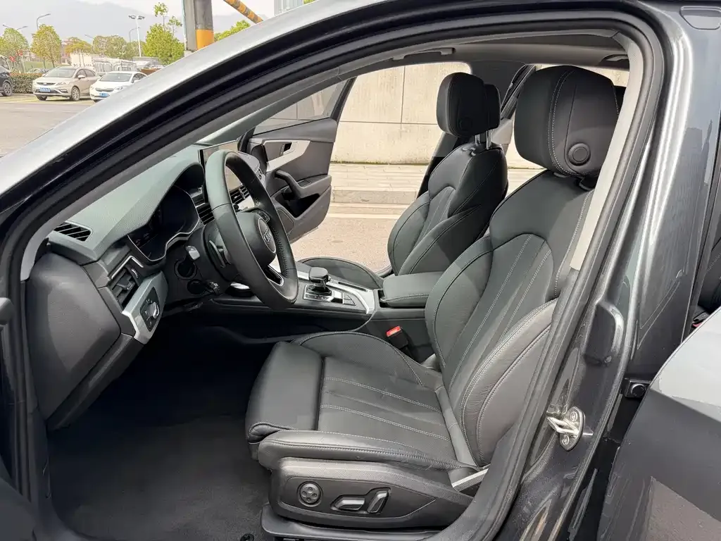 Audi A4L 2021 из CN, фото 3