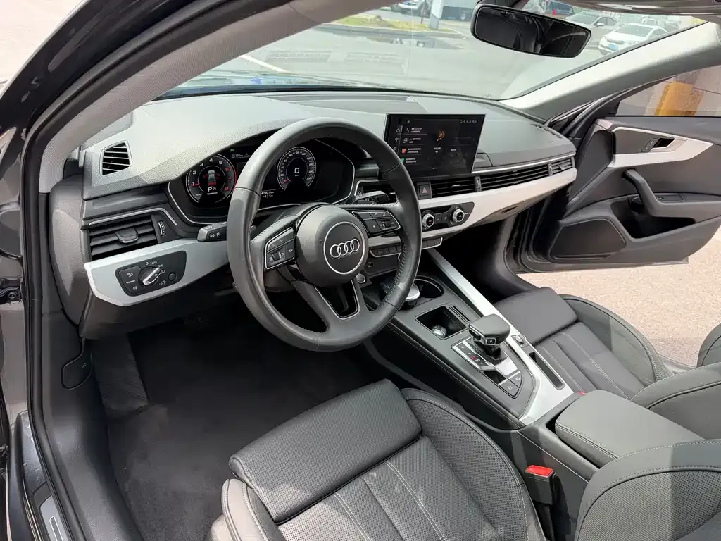 Audi A4L 2021 из CN, фото 4