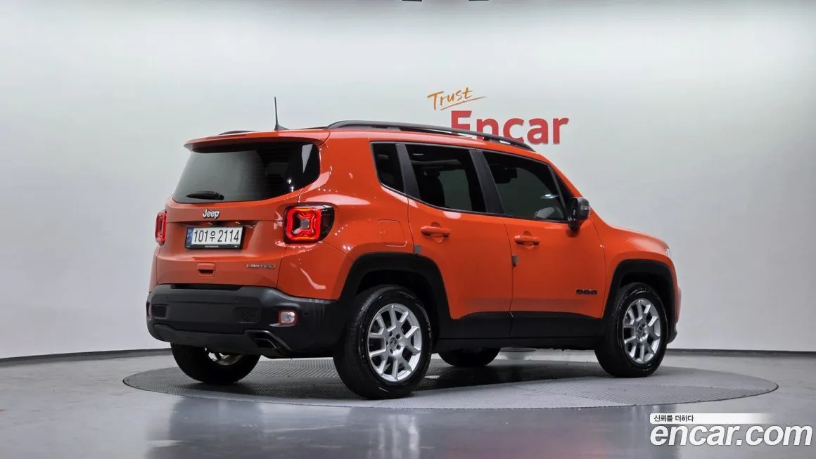 Jeep Renegade — фото 7
