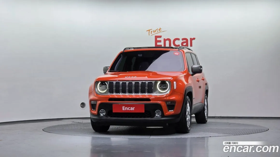 Jeep Renegade — фото 10