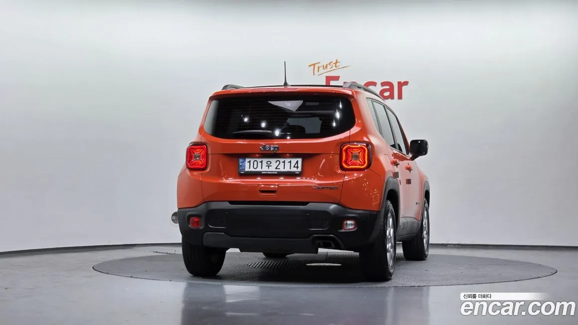 Jeep Renegade — фото 9