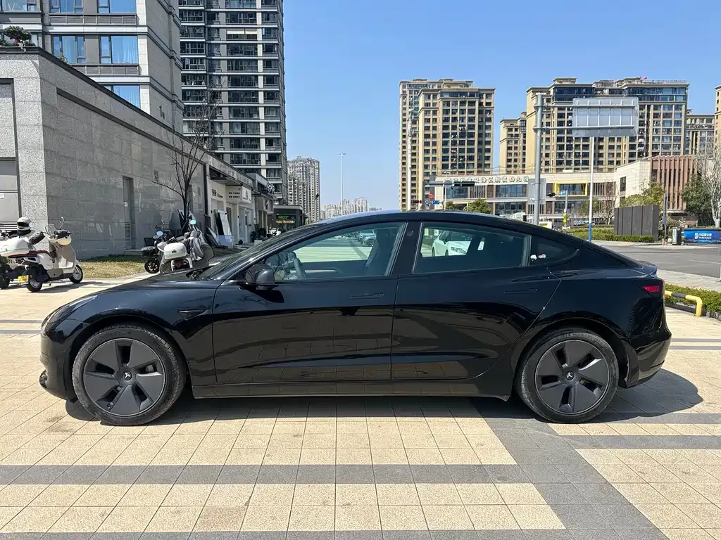 Tesla Model 3 — фото 5