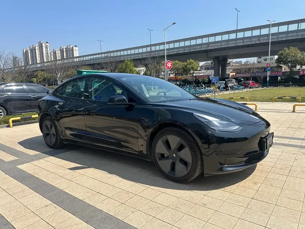 Tesla Model 3 — фото 9