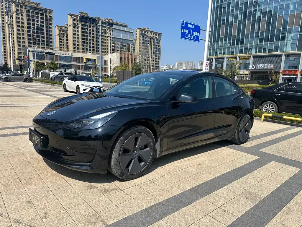 Tesla Model 3 — фото 10
