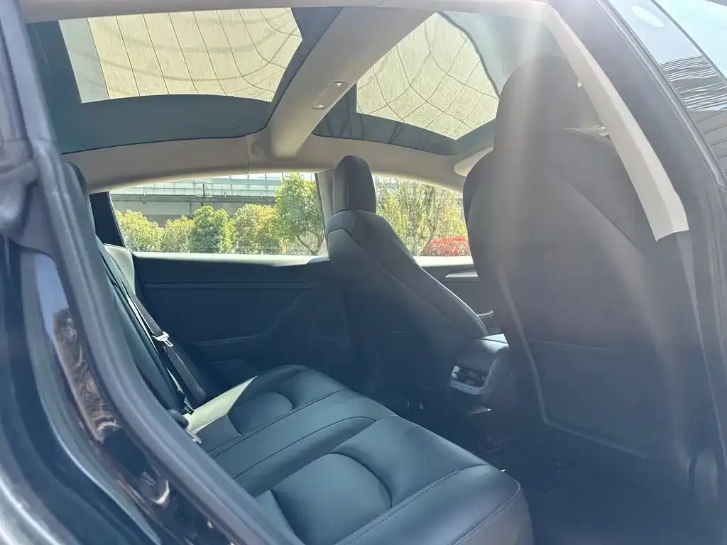Tesla Model 3 — фото 4