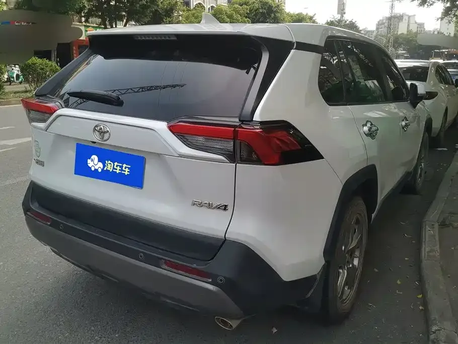 Toyota RAV4 — фото 10