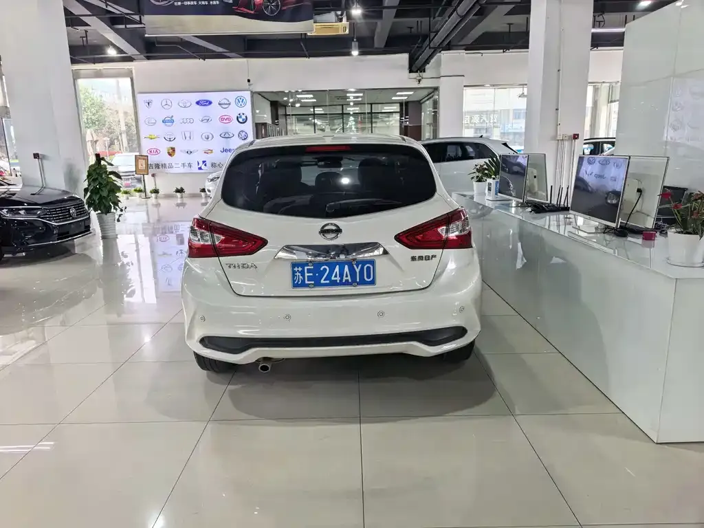 Nissan Tiida 2023 из CN, фото 5
