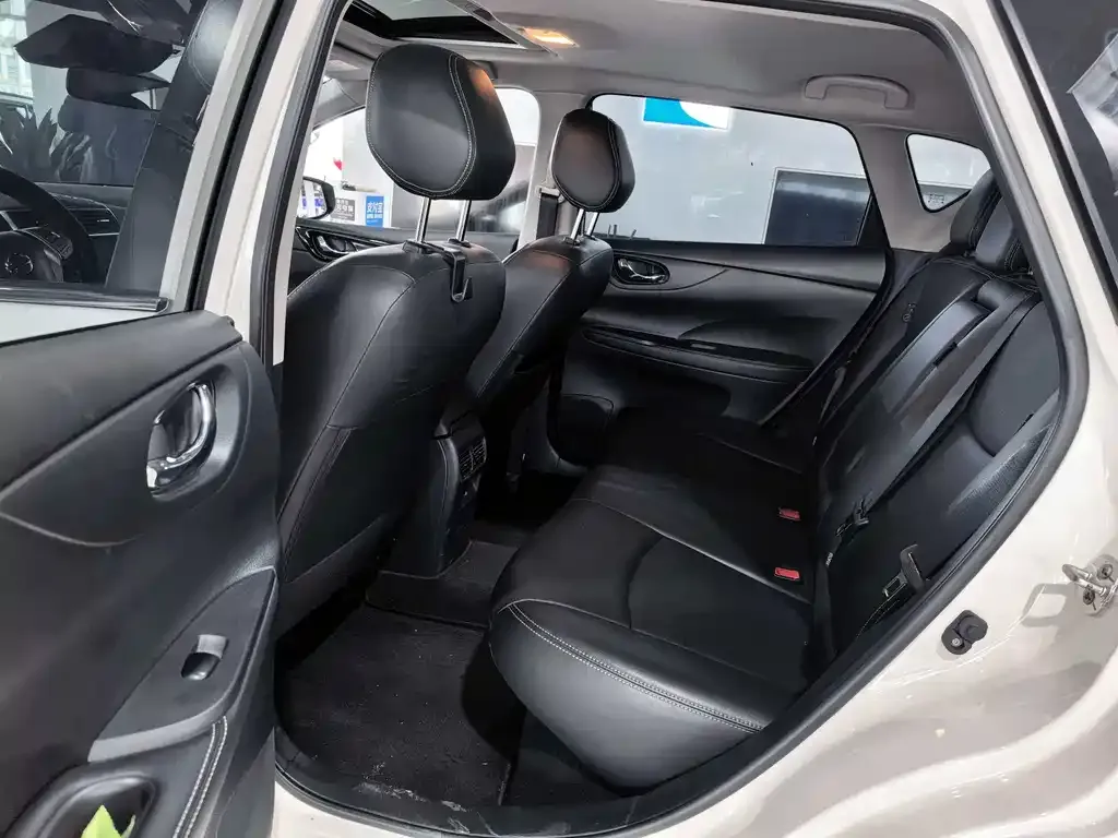 Nissan Tiida 2023 из CN, фото 2