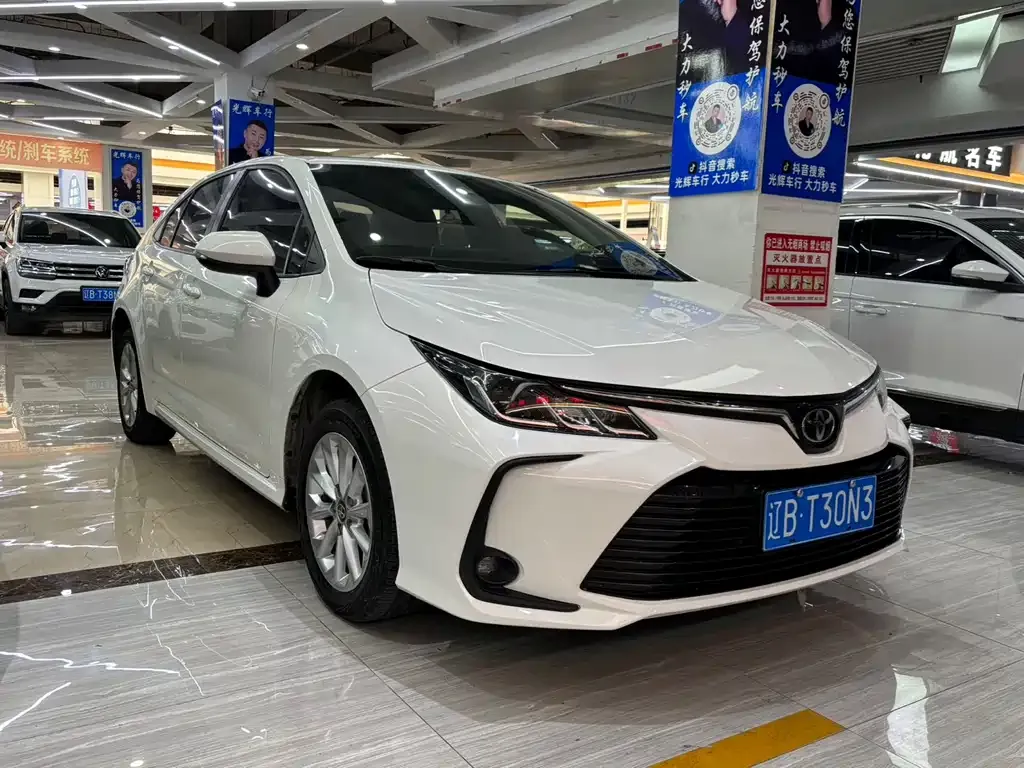 Toyota Corolla — фото 1