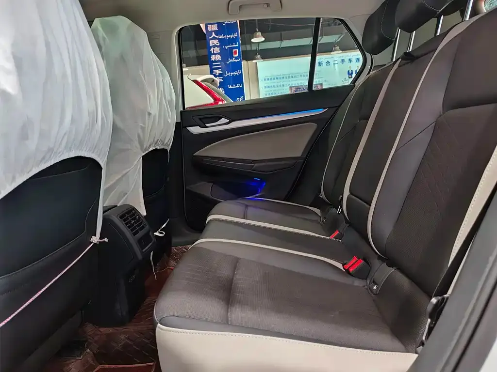 Volkswagen Golf 2022 из CN, фото 5