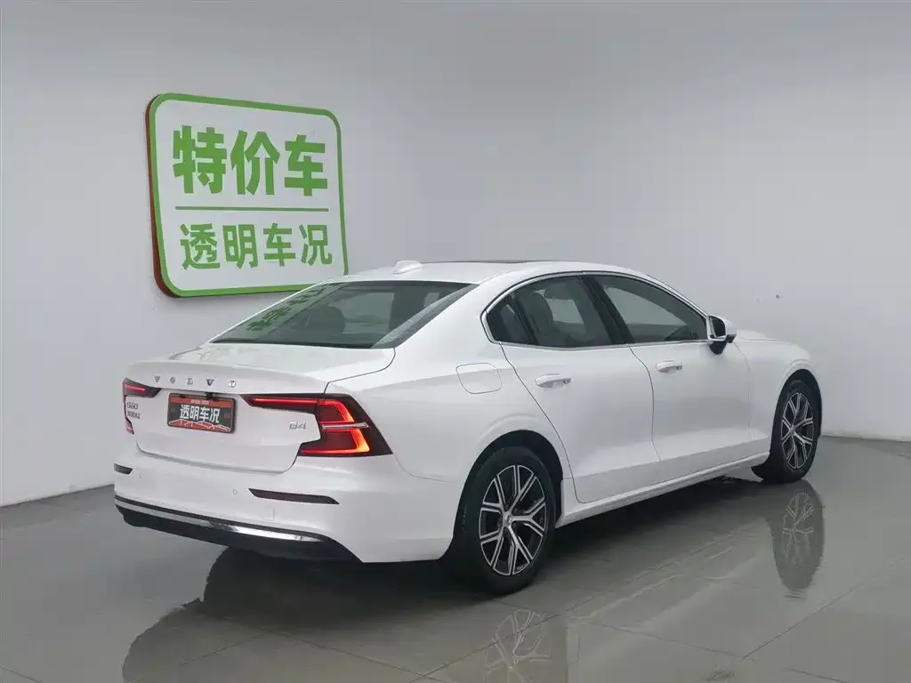 Volvo S60 2023 из CN, фото 2