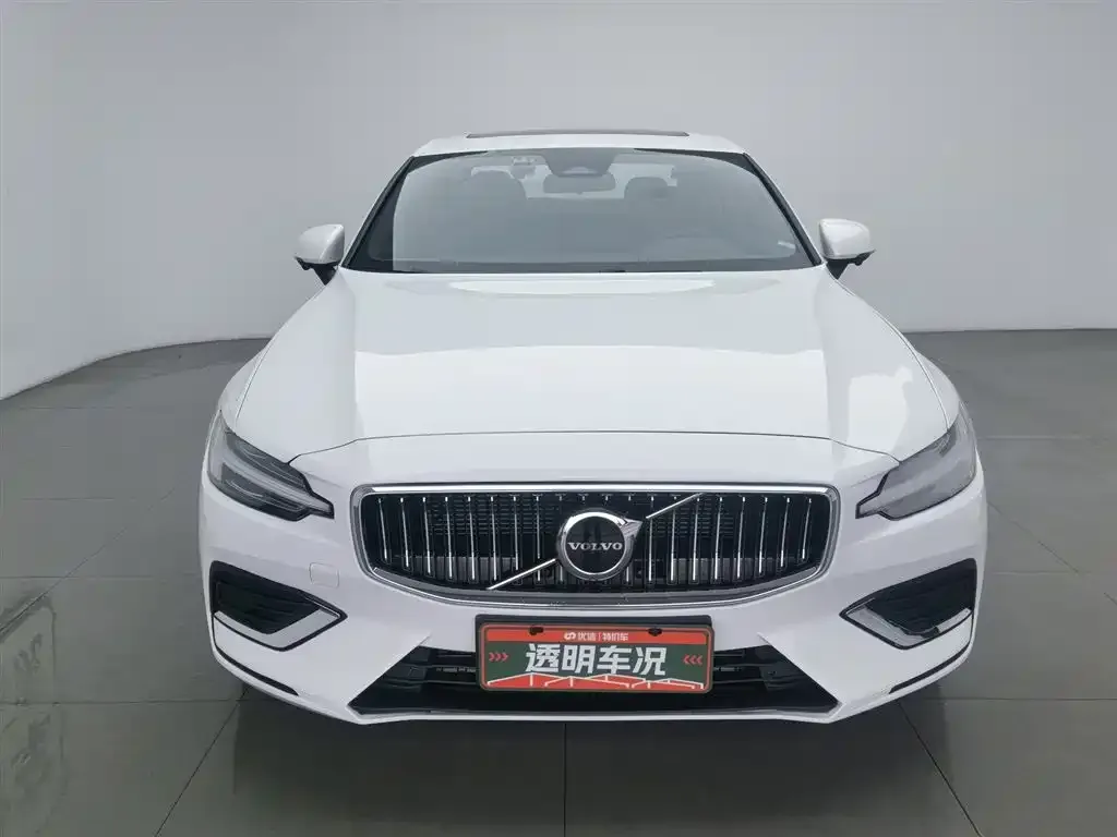Volvo S60 2023 из CN, фото 3