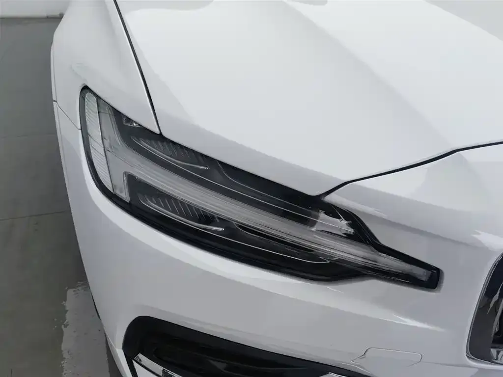 Volvo S60 2023 из CN, фото 4