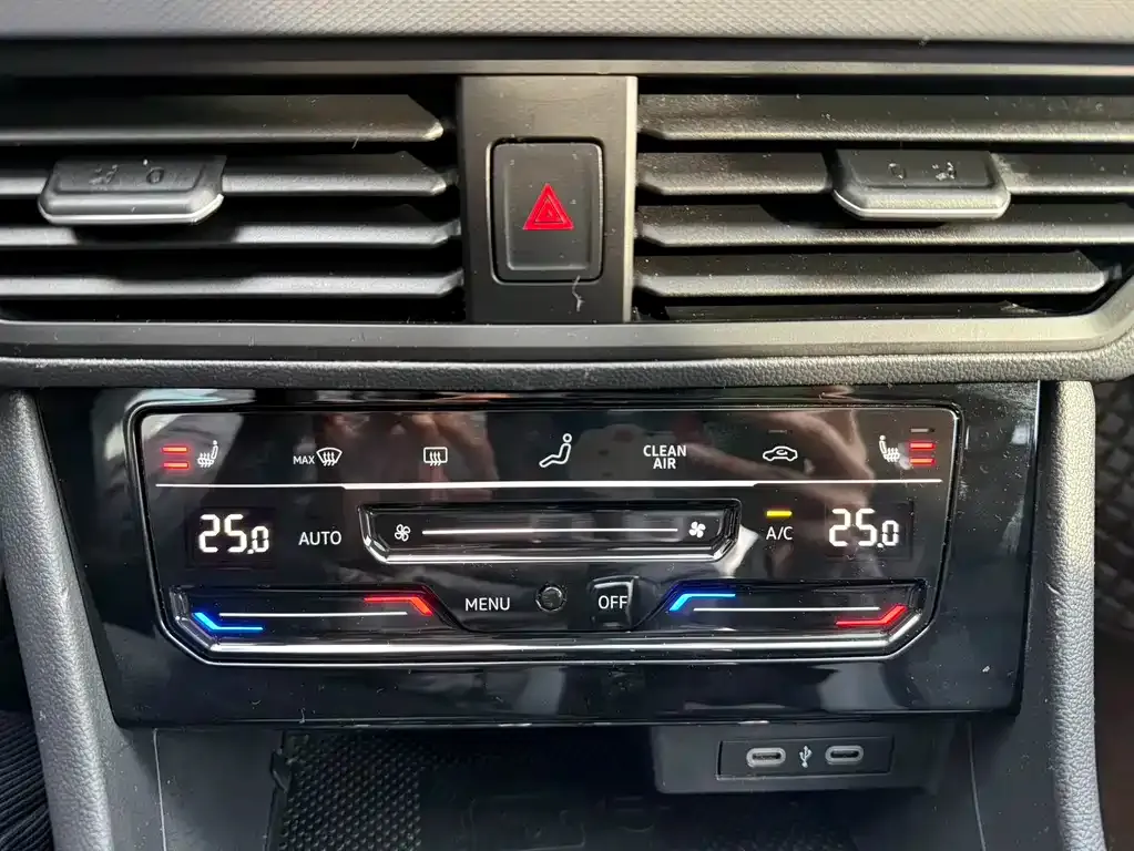 Volkswagen Bora 2022 из CN, фото 7