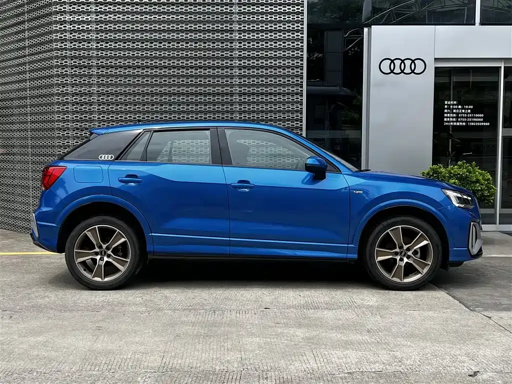 Audi Q2L — фото 10