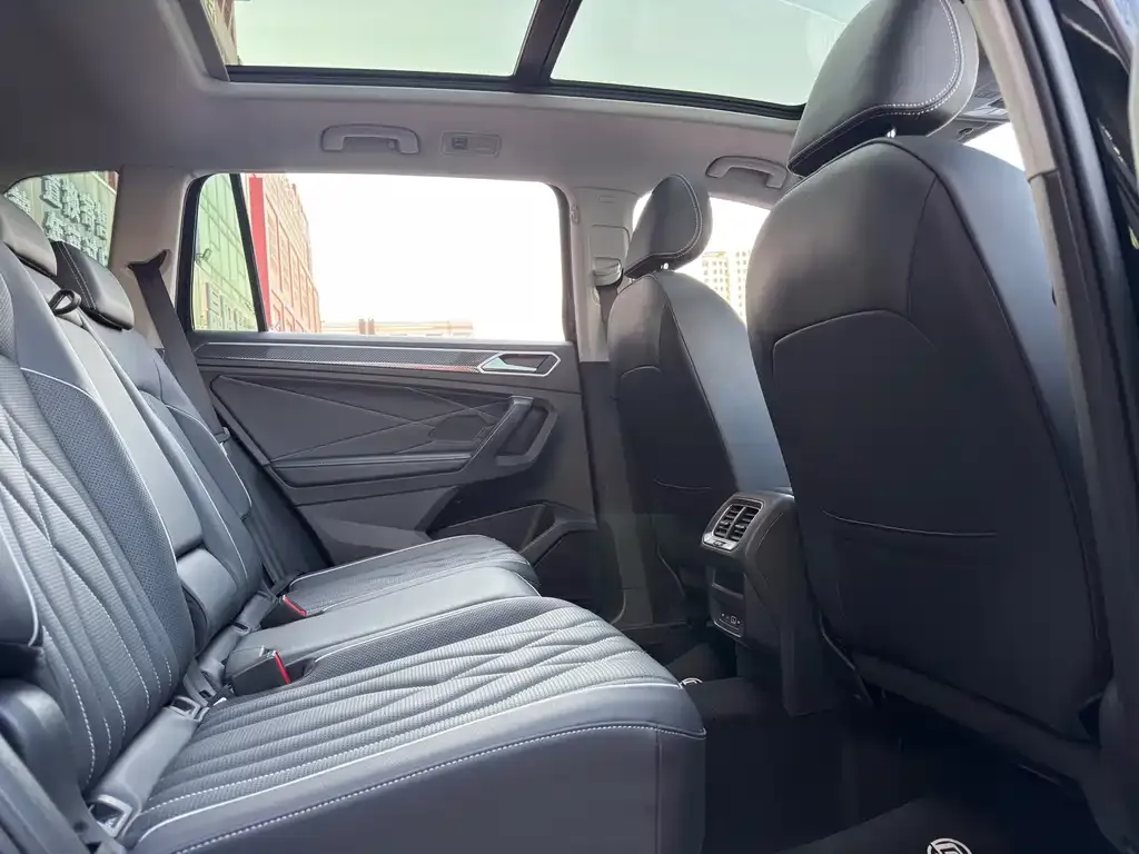 Volkswagen Tiguan L 2024 из CN, фото 2