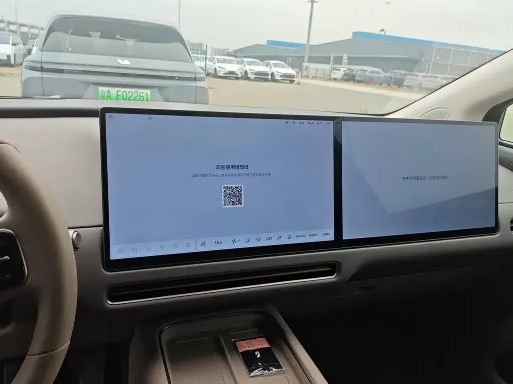 Li Auto i8 — фото 2
