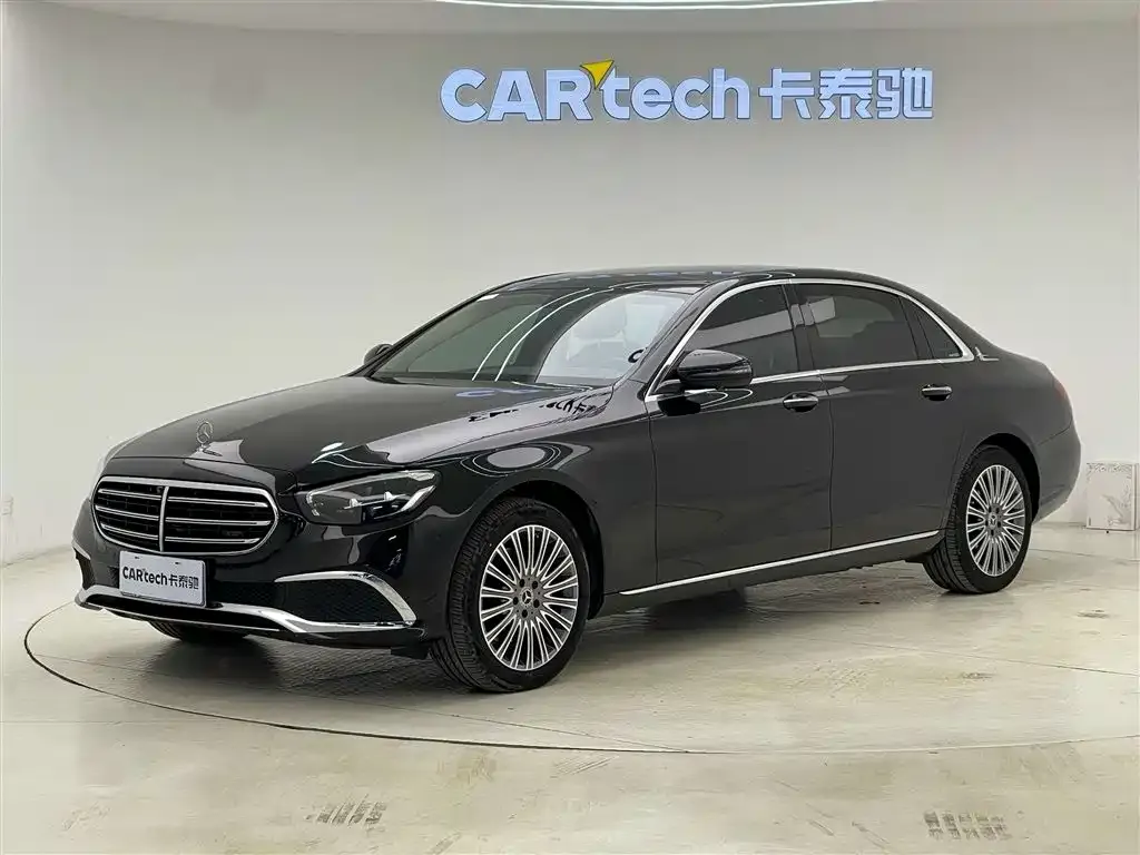 Mercedes-Benz E-Class — фото 1
