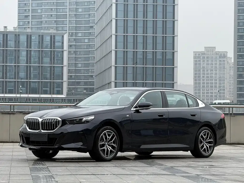 BMW i5 — фото 1