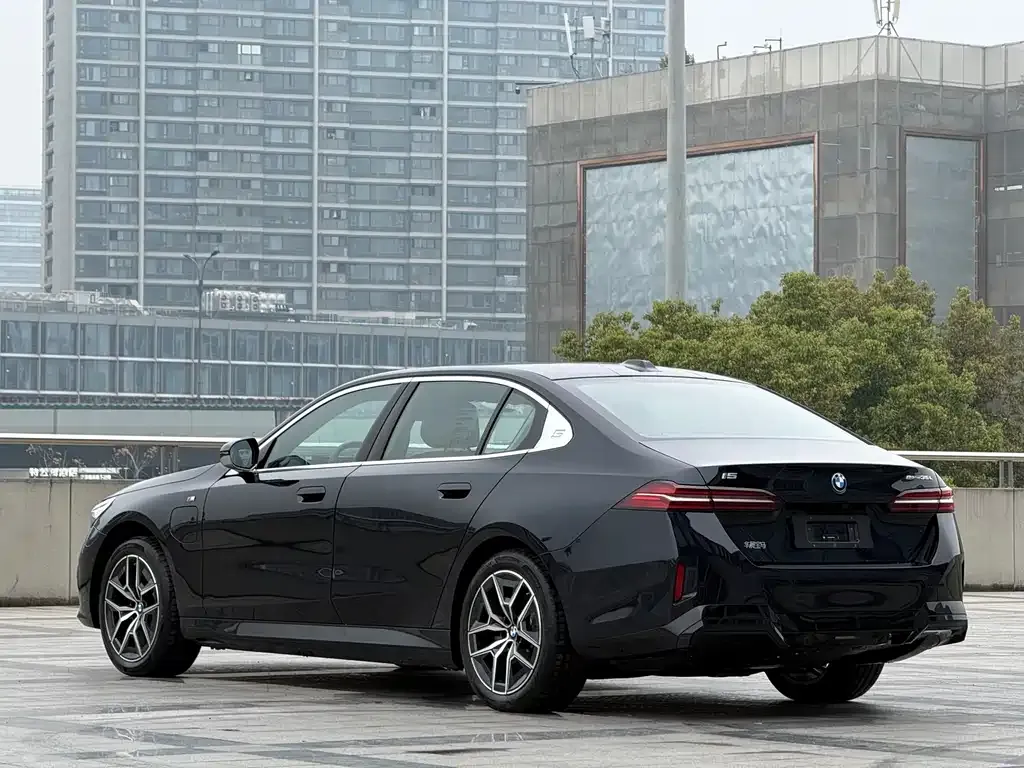 BMW i5 — фото 10