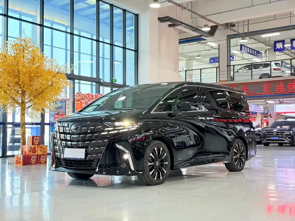 Toyota Vellfire — фото 1