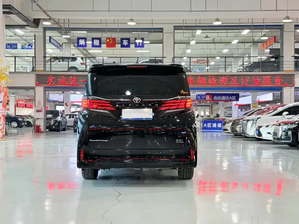 Toyota Vellfire — фото 4