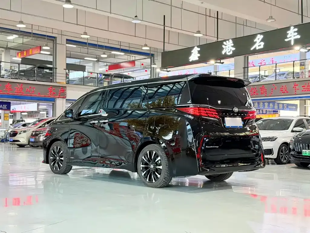 Toyota Vellfire — фото 8