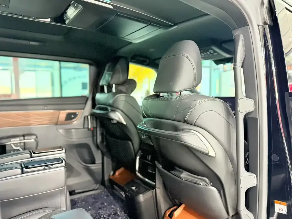 Toyota Vellfire — фото 3