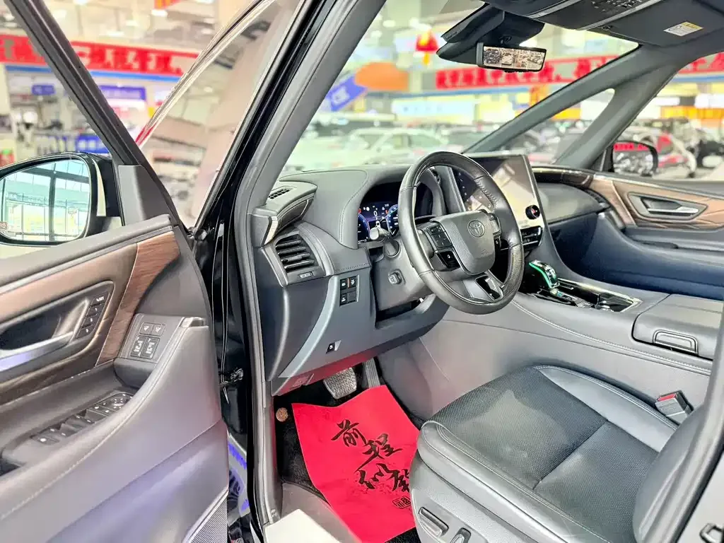 Toyota Vellfire — фото 9
