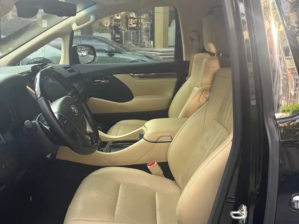 Toyota Alphard — фото 3