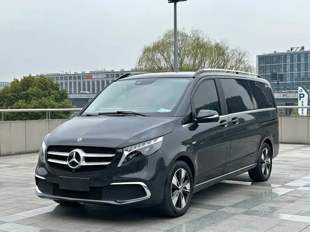Mercedes-Benz V-Class — фото 1