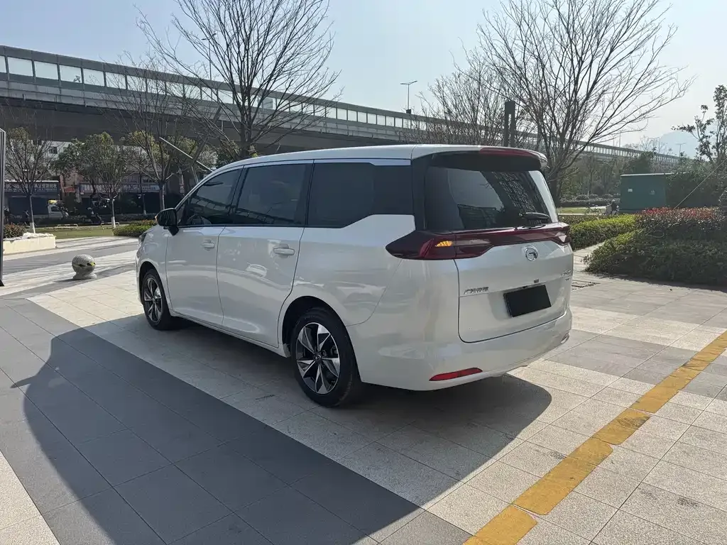 GAC Motor Trumpchi M6 — фото 9