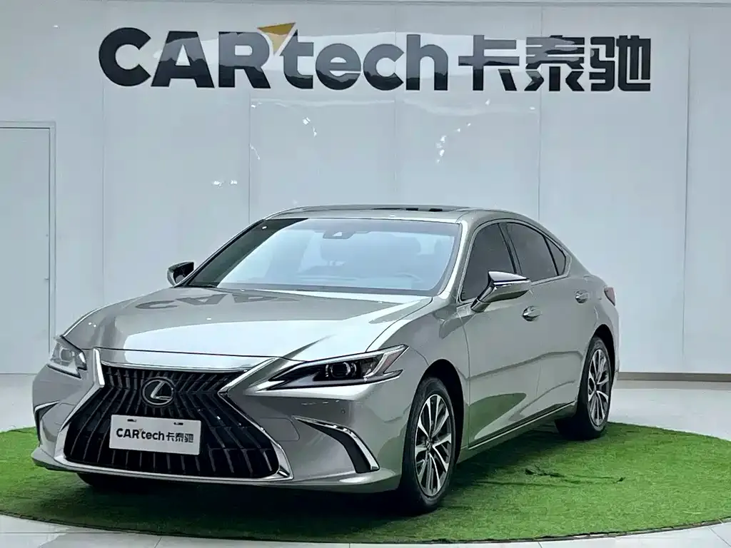 Lexus ES — фото 1