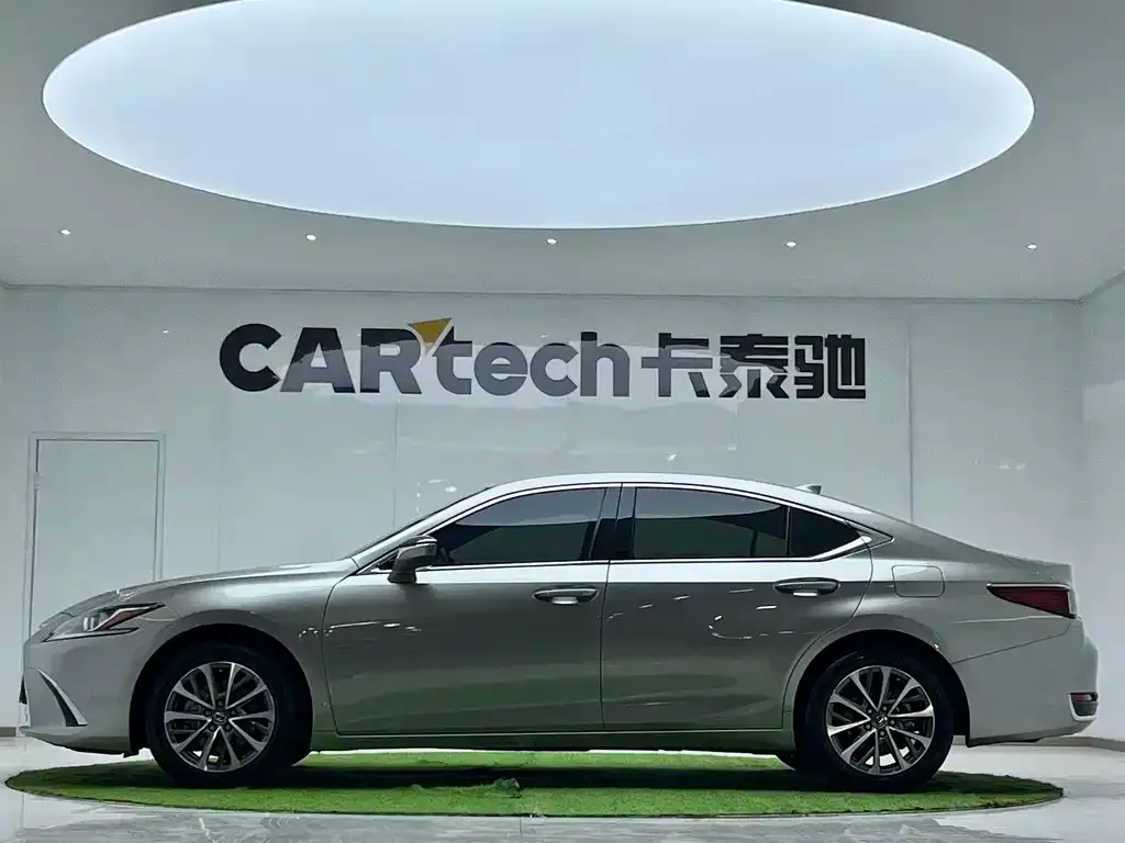 Lexus ES — фото 8
