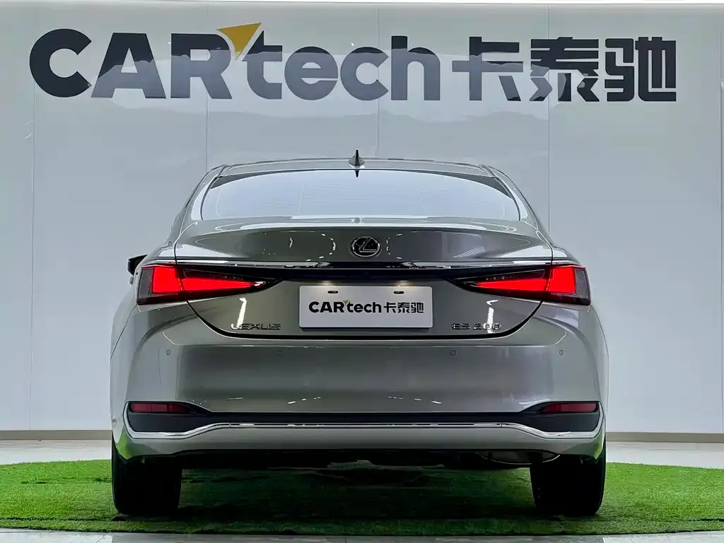 Lexus ES — фото 10