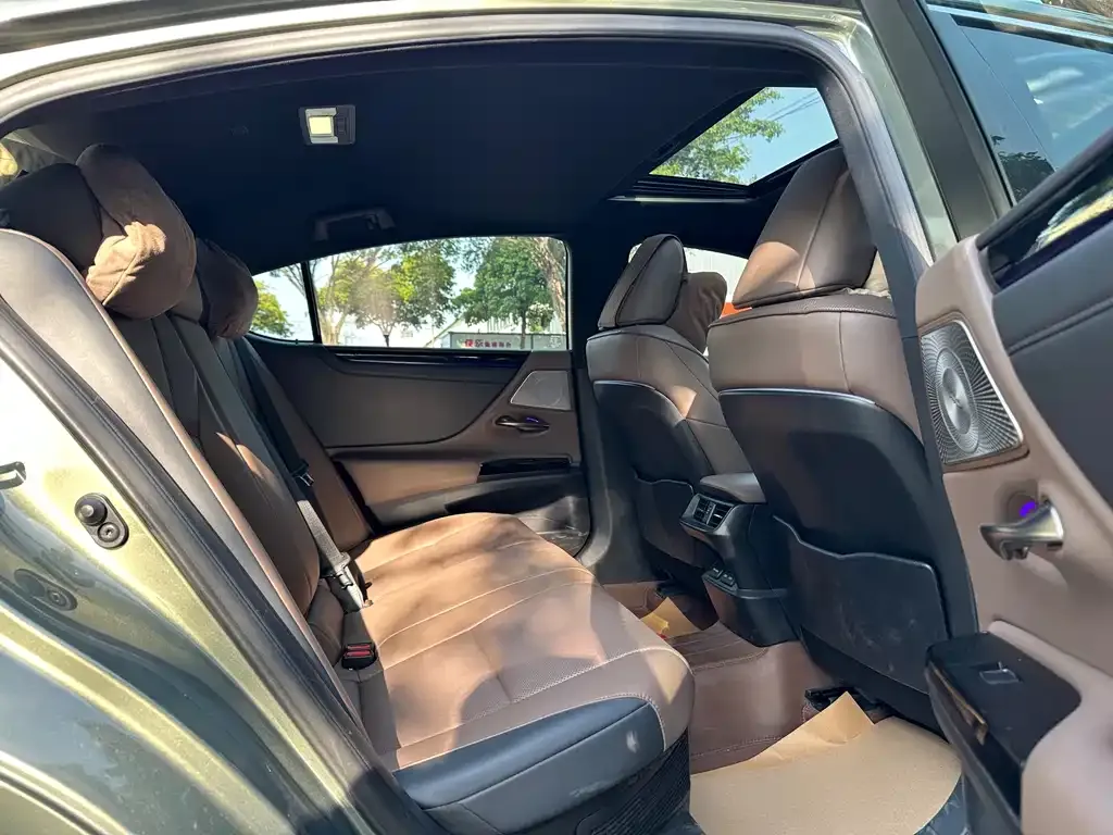 Lexus ES 2024 из CN, фото 2