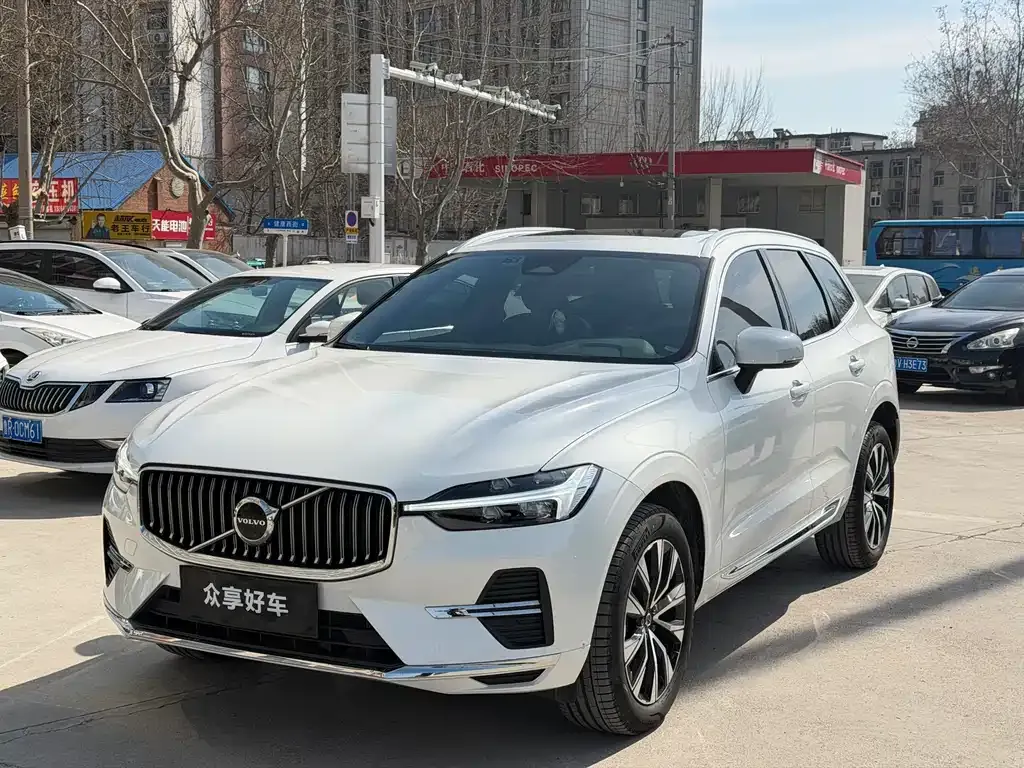 Volvo XC60 — фото 1