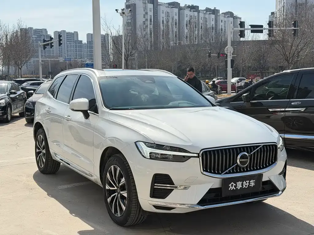 Volvo XC60 — фото 10