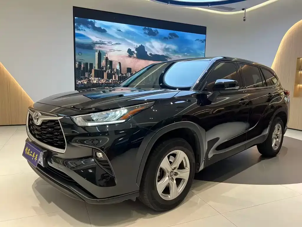 Toyota Highlander — фото 1