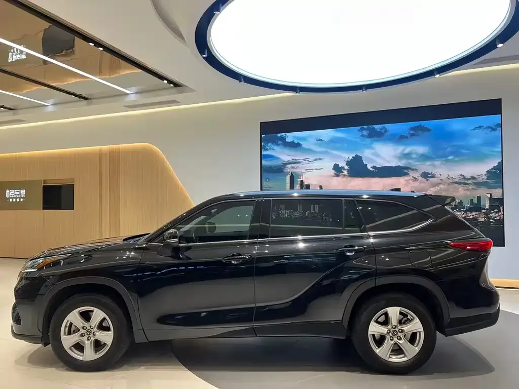 Toyota Highlander — фото 10