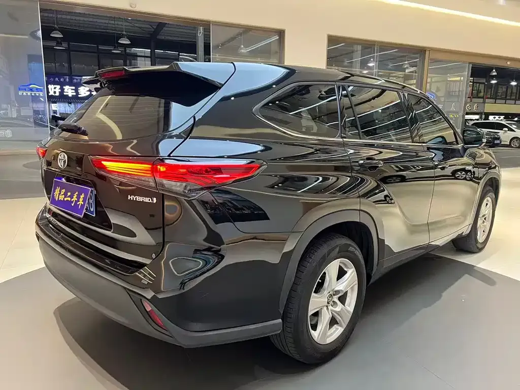 Toyota Highlander — фото 8