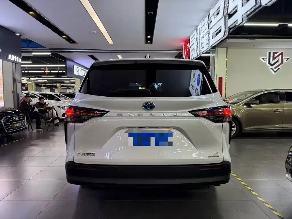 Toyota Sienna 2023 из CN, фото 6