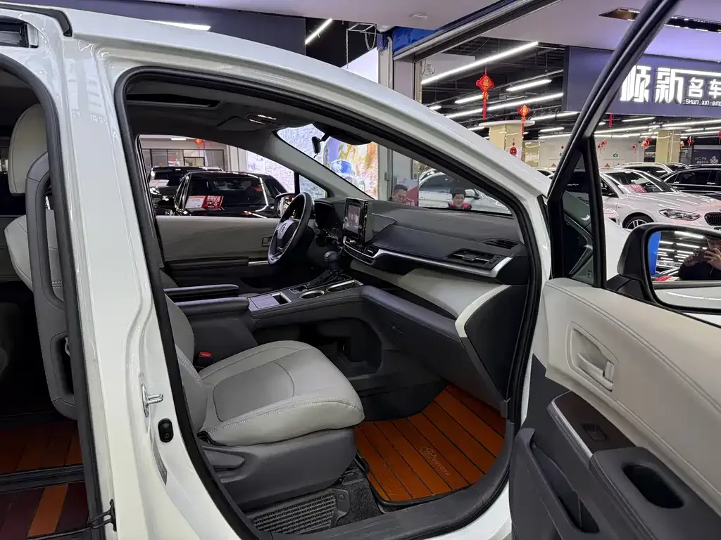Toyota Sienna 2023 из CN, фото 9
