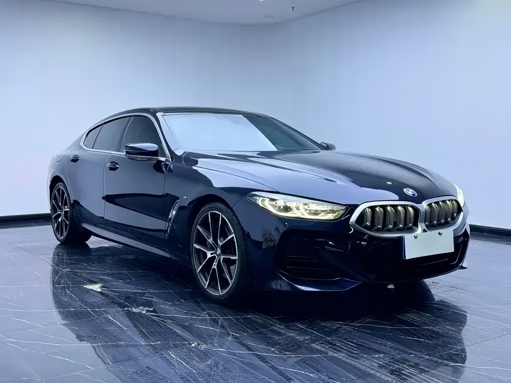 BMW 8 Series — фото 2