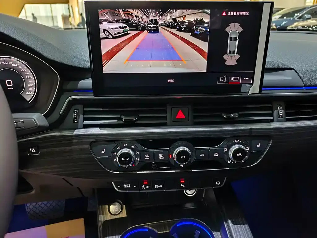 Audi A4L 2022 из CN, фото 2