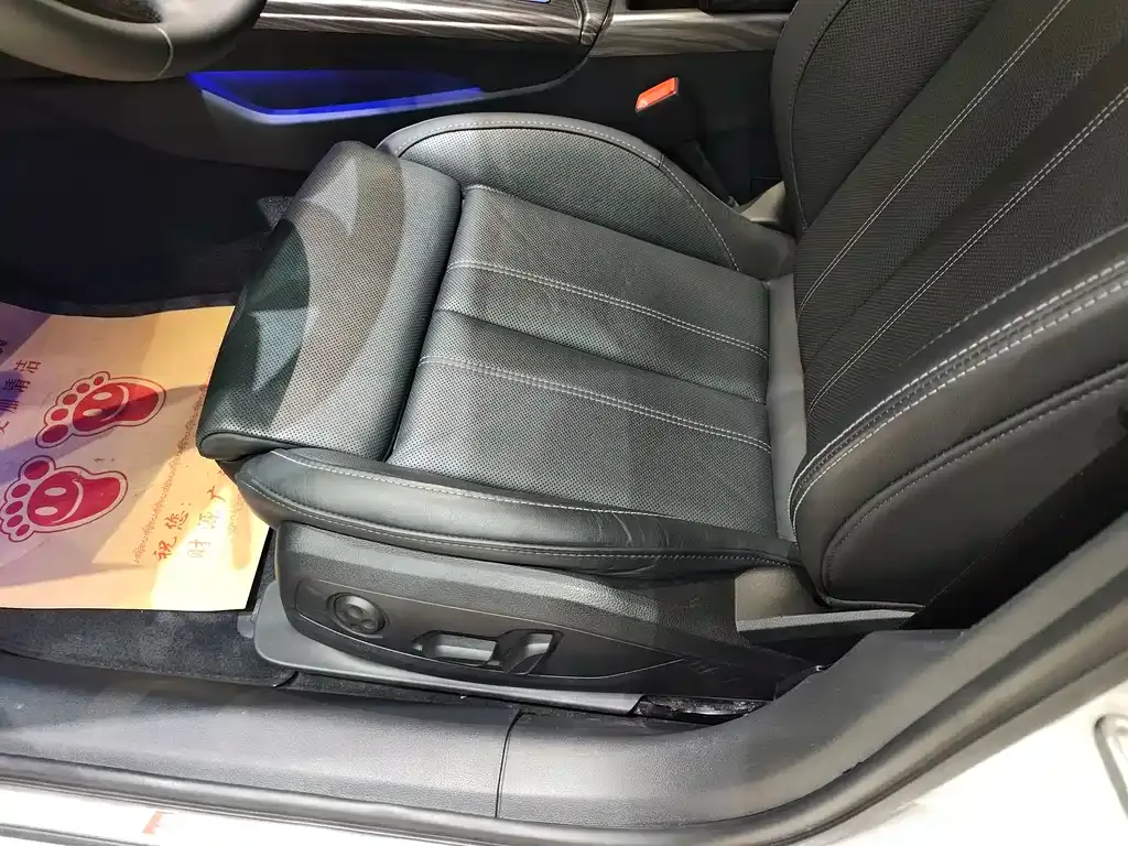 Audi A4L 2022 из CN, фото 6