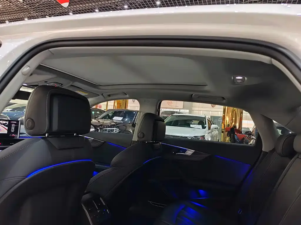 Audi A4L 2022 из CN, фото 5